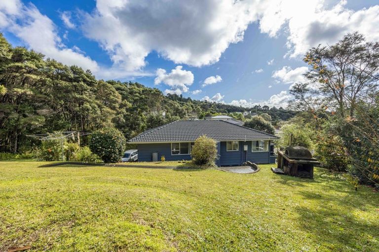 Photo of property in 38 Staincross Street, Green Bay, Auckland, 0604