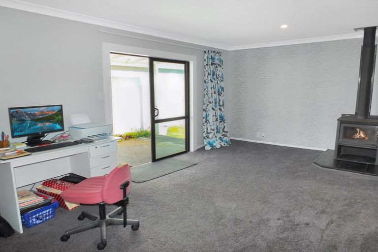 Photo of property in 8a Holben Parade, Foxton Beach, Foxton, 4815