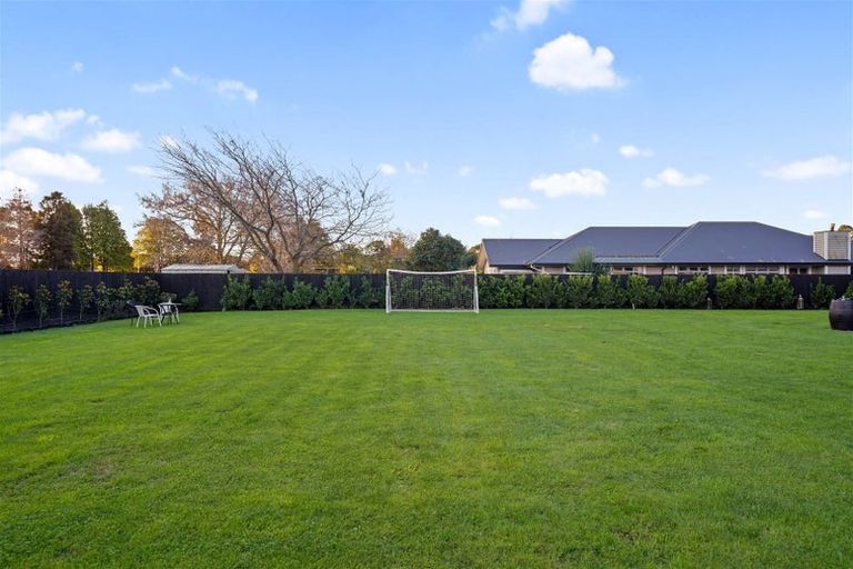 Photo of property in 12 Queenswood Gardens, Mairehau, Christchurch, 8052