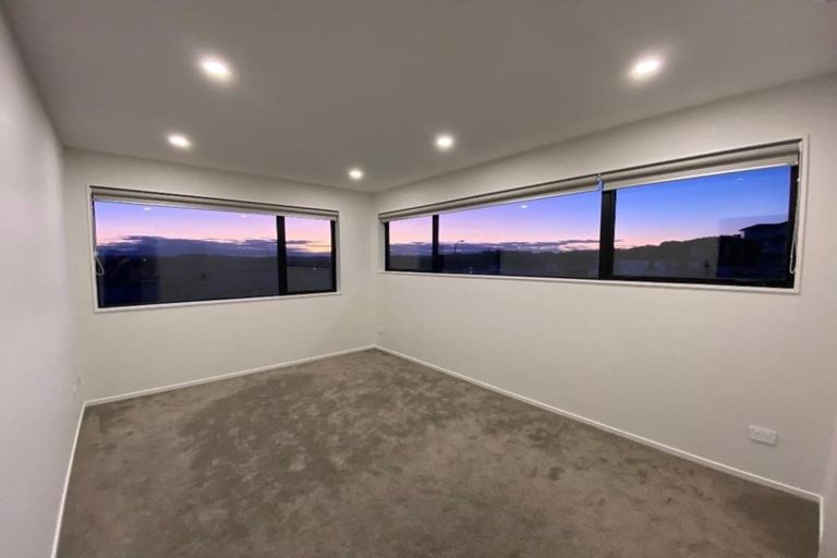 Photo of property in 58 Ascension Crescent, Orewa, 0931