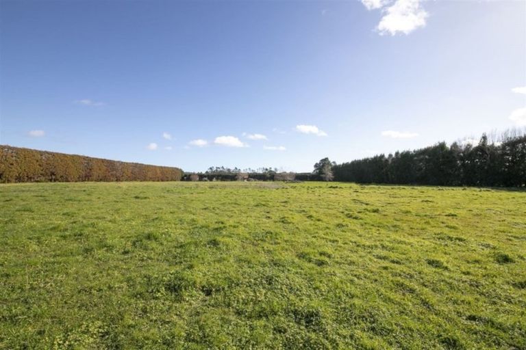 Photo of property in 138 Taupaki Road, Taupaki, 0782