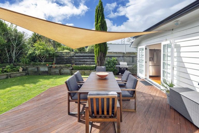 Photo of property in 96 Ranui Crescent, Khandallah, Wellington, 6035