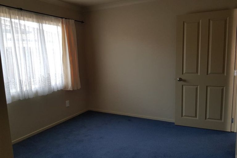 Photo of property in 8 Tiel Lane, Papakura, 2110