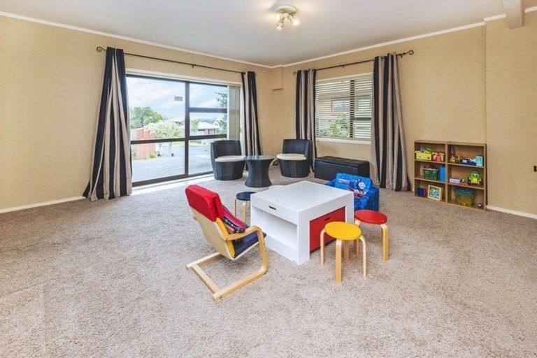 Photo of property in 1/8 Kincraig Place, Highland Park, Auckland, 2010