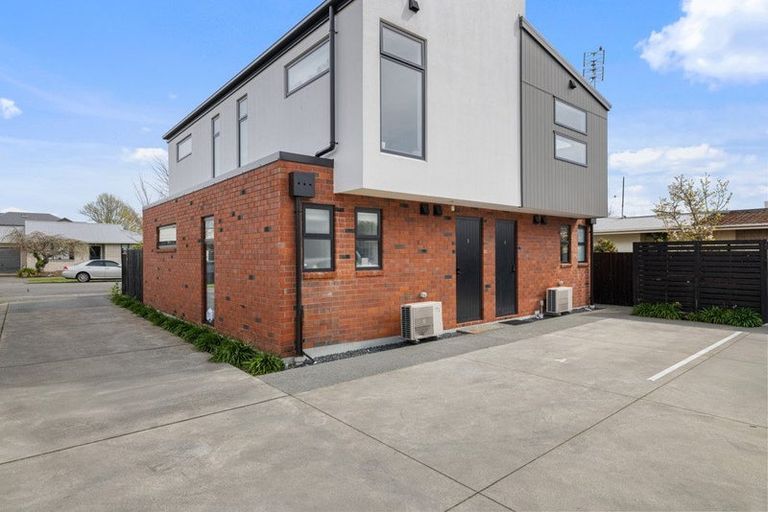 Photo of property in 52a Picton Avenue, Riccarton, Christchurch, 8011