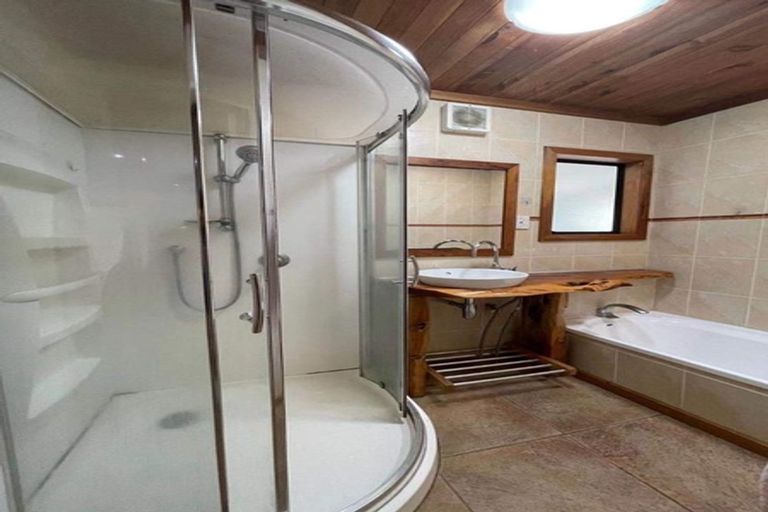 Photo of property in 11 Scarlock Avenue, Browns Bay, Auckland, 0630