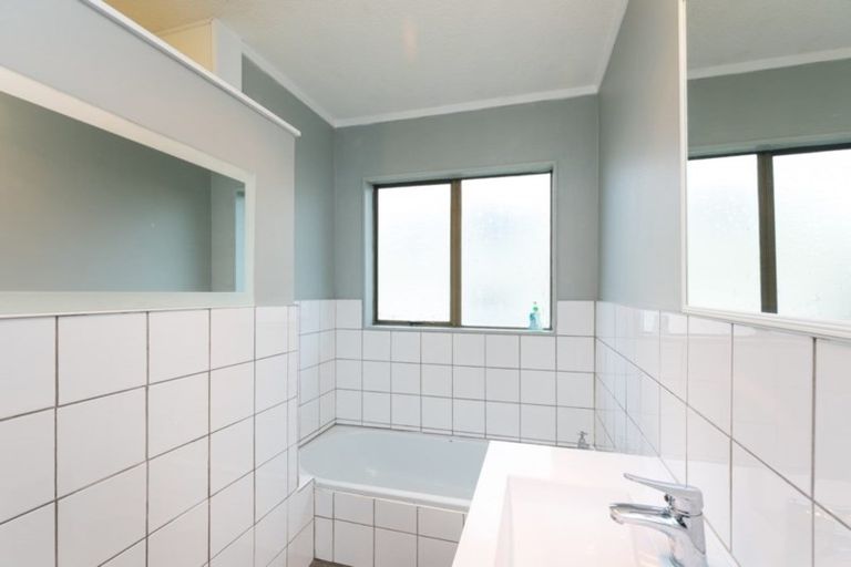 Photo of property in 23 Edgecombe Street, Newlands, Wellington, 6037