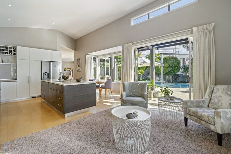 Photo of property in 2/2 Clifton Road, Hauraki, Auckland, 0622