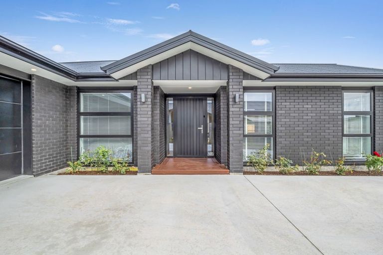 Photo of property in 27 Coutts Way, Fitzherbert, Palmerston North, 4410