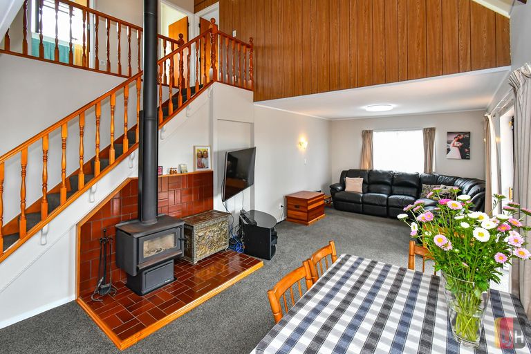 Photo of property in 14 Hadley Wood Drive, Wattle Downs, Auckland, 2103