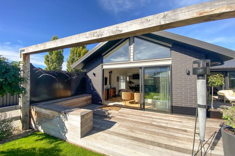 Photo of property in 48 Stratford Drive, Mount Pisa, Cromwell, 9383