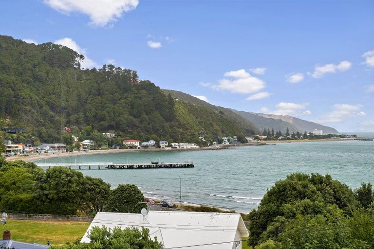 Photo of property in 15 Ferry Road, Days Bay, Lower Hutt, 5013