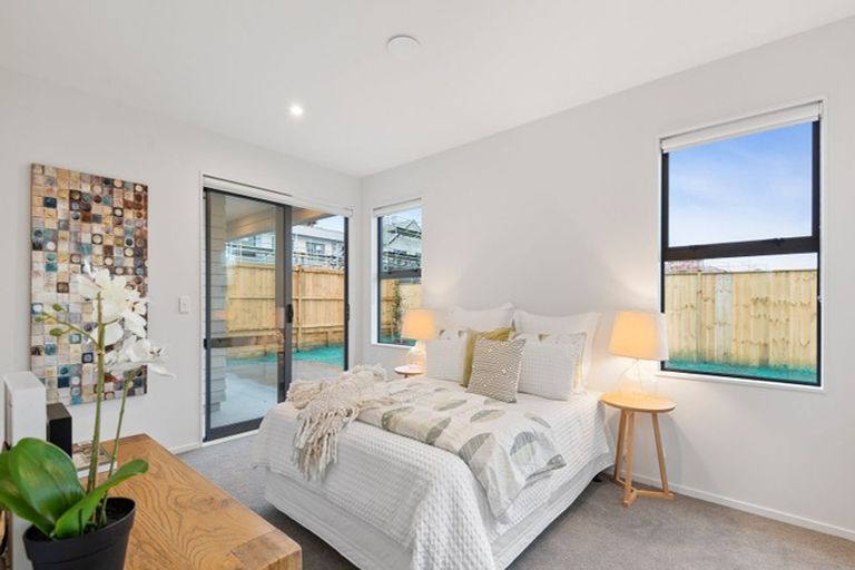 Photo of property in 42 Waituarua Drive, Takanini, 2112