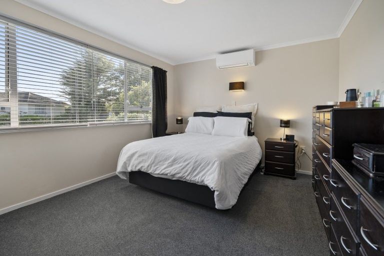 Photo of property in 2 Palliser Place, Milson, Palmerston North, 4414