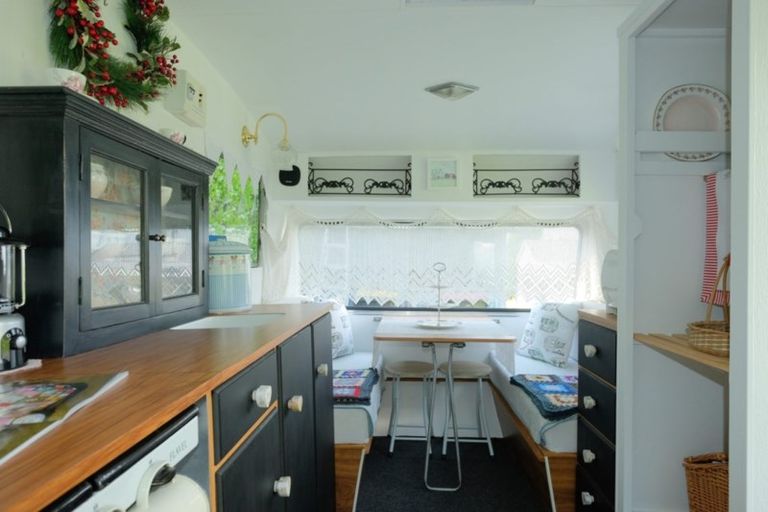 Photo of property in 1 Monowai Road, Ravensbourne, Dunedin, 9022