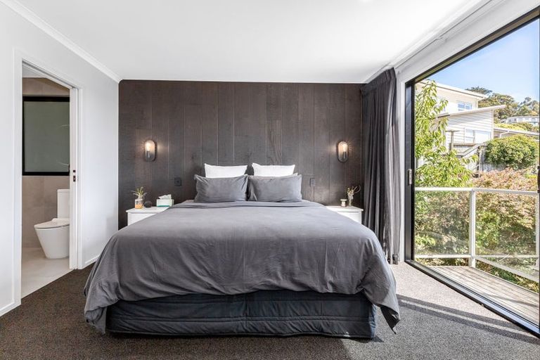 Photo of property in 302 Paremata Road, Whitby, Porirua, 5381