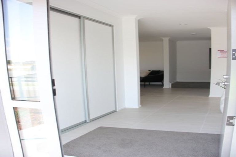 Photo of property in 69 Pepene Avenue, Takanini, 2112