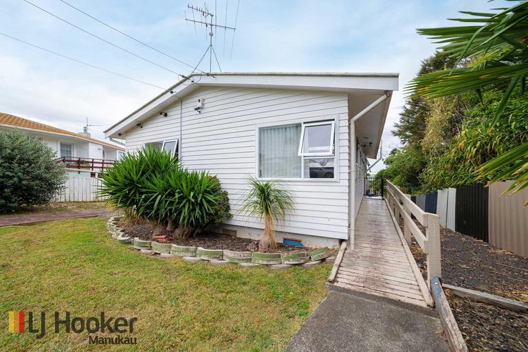 Photo of property in 61 Christmas Road, Manurewa, Auckland, 2102