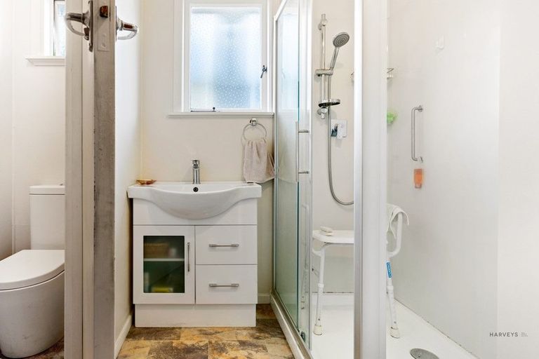 Photo of property in 14 Pine Avenue, Henderson, Auckland, 0612