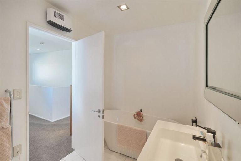 Photo of property in 35b Holly Road, St Albans, Christchurch, 8014