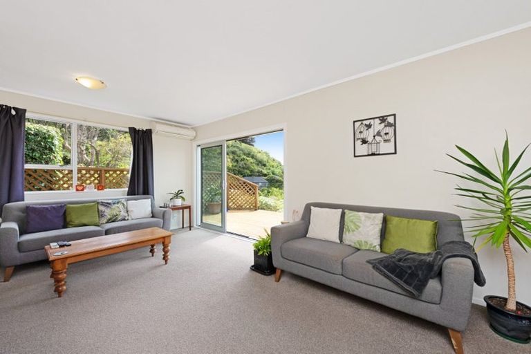 Photo of property in 3 Oldham Way, Crofton Downs, Wellington, 6035