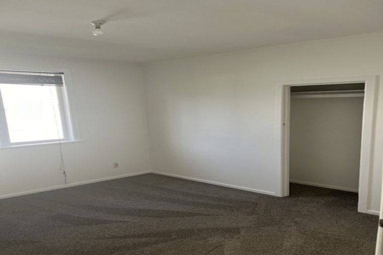 Photo of property in 20 Chilcott Road, Henderson, Auckland, 0612