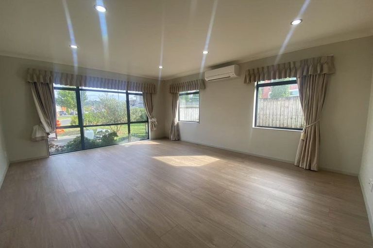 Photo of property in 23 Andy Crescent, Flat Bush, Auckland, 2016