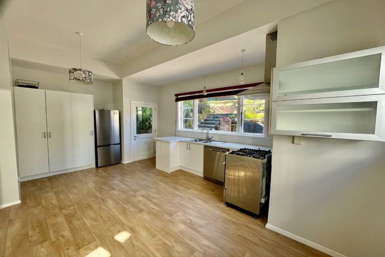 Photo of property in 16 Woburn Road, Northland, Wellington, 6012