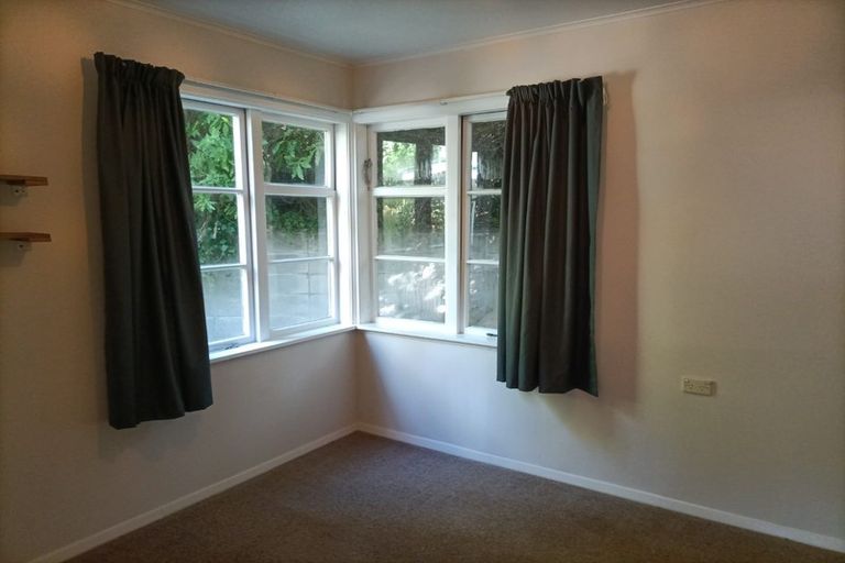 Photo of property in 136 Wyndham Road, Pinehaven, Upper Hutt, 5019