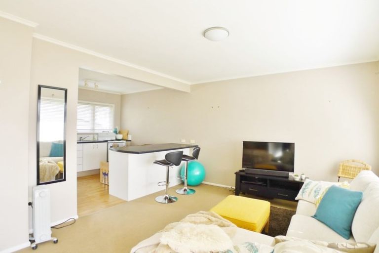 Photo of property in 3/6 Corrella Road, Belmont, Auckland, 0622