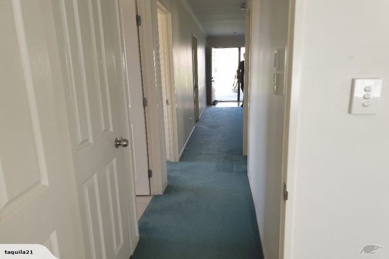 Photo of property in 8 Shah Place, Glen Eden, Auckland, 0602