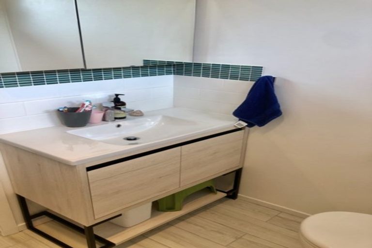 Photo of property in 78 Wirihana Road, Titirangi, Auckland, 0604