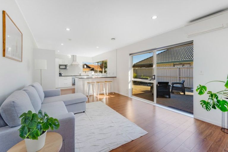 Photo of property in 2 Chale Place, Somerville, Auckland, 2014