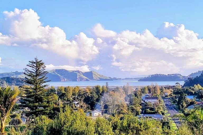 Photo of property in 50 Oxford Terrace, Coromandel, 3506