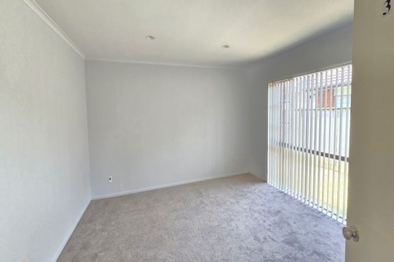 Photo of property in 12 Glanmire Place, Flat Bush, Auckland, 2016