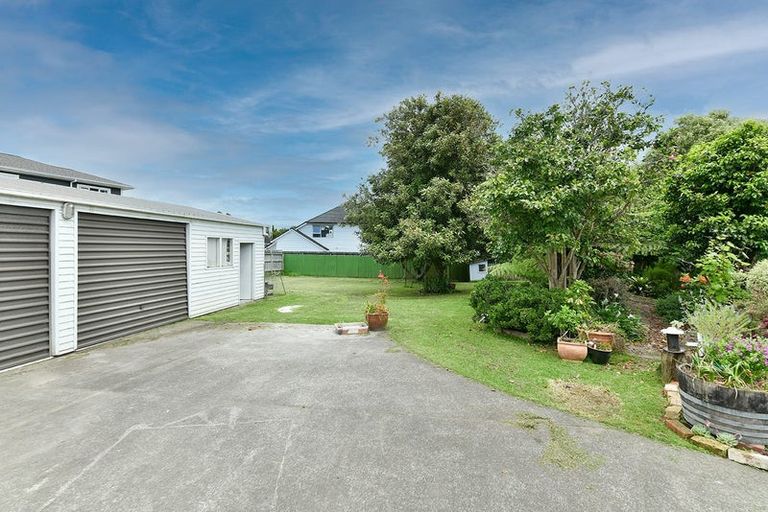 Photo of property in 47 Waipani Road, Te Atatu Peninsula, Auckland, 0610