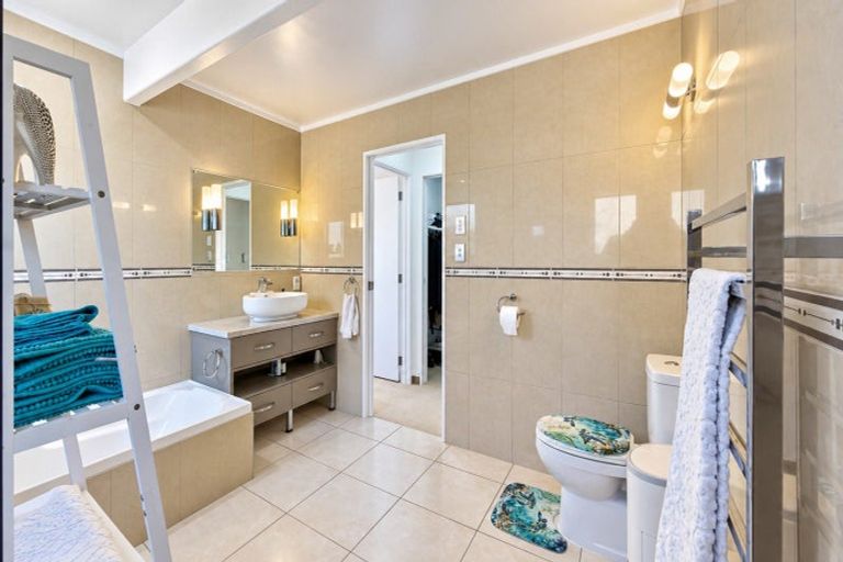 Photo of property in 400 Onemana Drive, Onemana, Whangamata, 3691