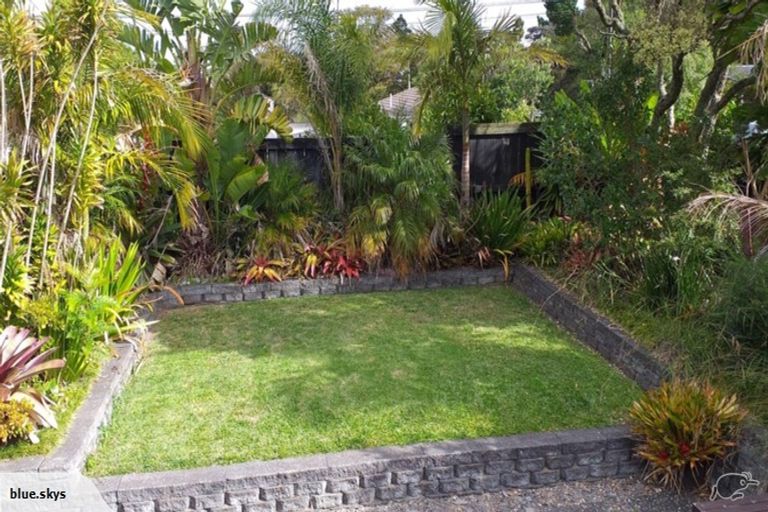 Photo of property in 53 Cliff View Drive, Green Bay, Auckland, 0604