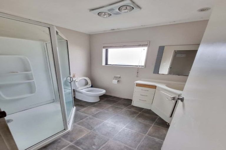 Photo of property in 420 Old Te Atatu Road, Te Atatu Peninsula, Auckland, 0610