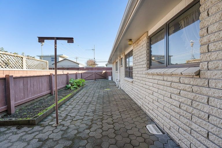 Photo of property in 1/27 Whiteley Street, Moturoa, New Plymouth, 4310