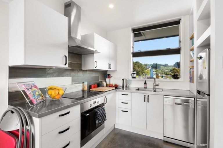 Photo of property in Beresford Apartments, 19/118 Russell Terrace, Berhampore, Wellington, 6023