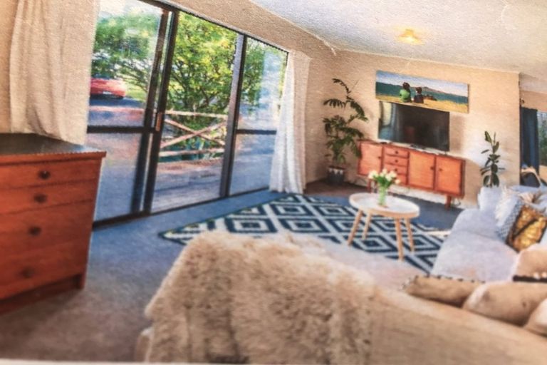 Photo of property in 5 San Bernadino Drive, Henderson, Auckland, 0612