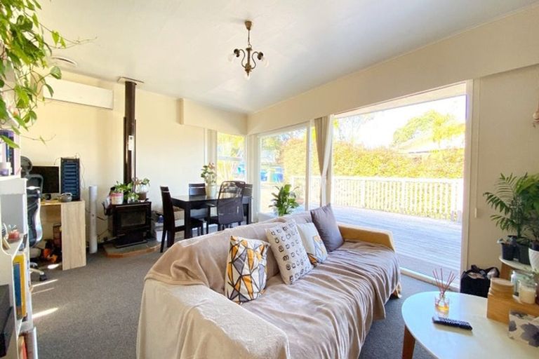 Photo of property in 15 Woodcote Drive, Glenfield, Auckland, 0629