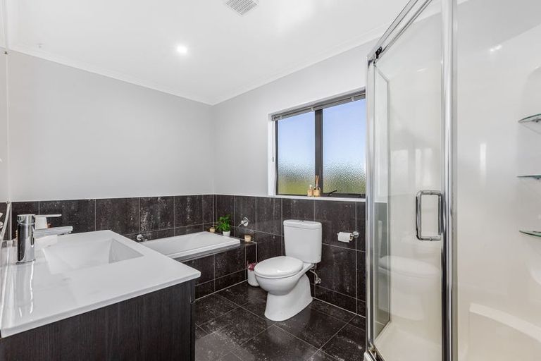 Photo of property in 59 Te Puia Drive, Aotea, Porirua, 5024