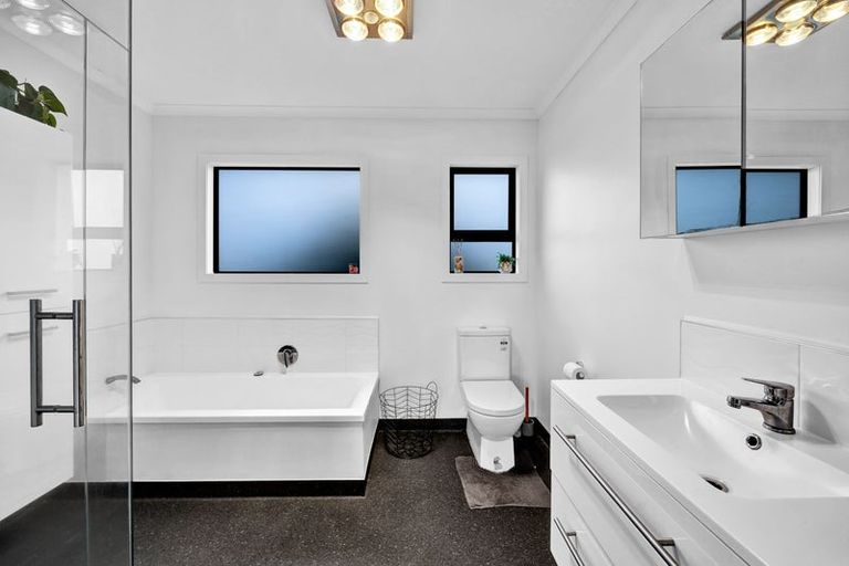 Photo of property in 35 Collins Street, Hawera, 4610