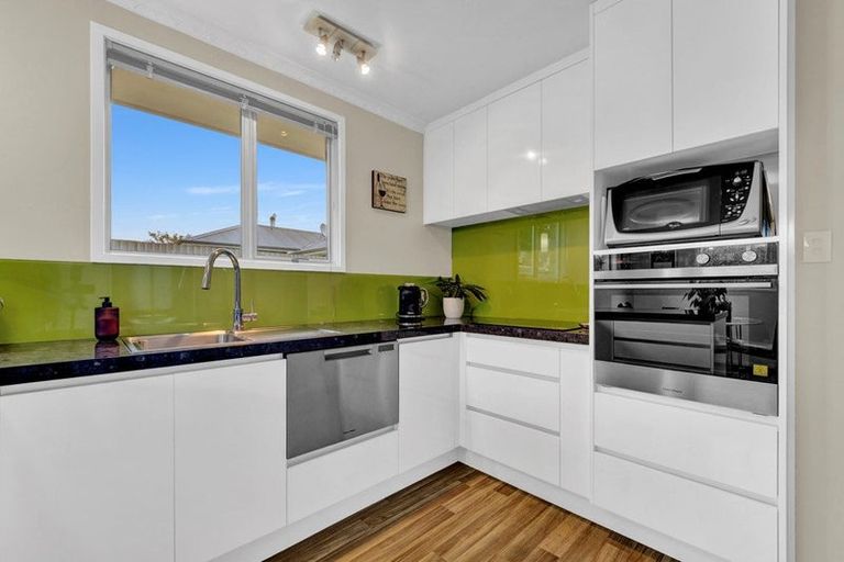 Photo of property in 2/122 Cavendish Road, Casebrook, Christchurch, 8051