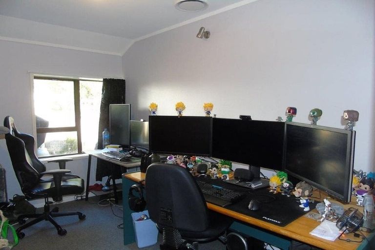 Photo of property in 140a Parkvale Road, Karori, Wellington, 6012
