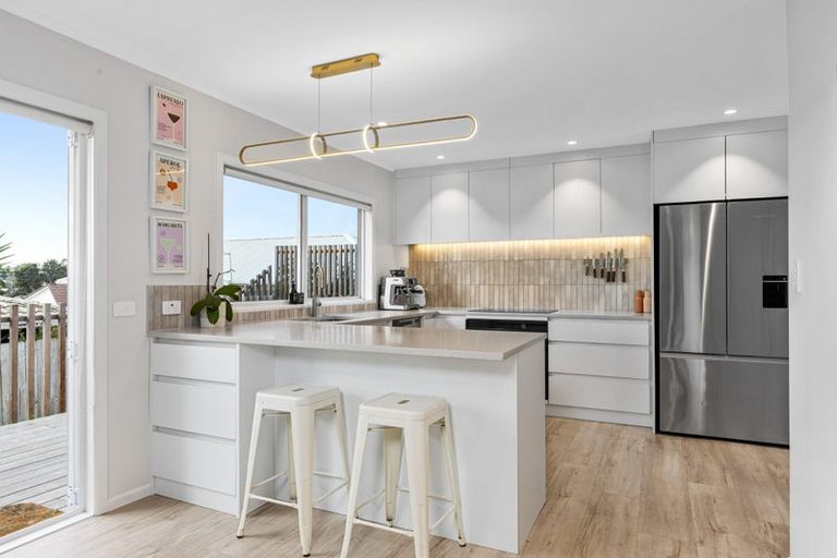 Photo of property in 2/28 Bay Street, Red Beach, 0932