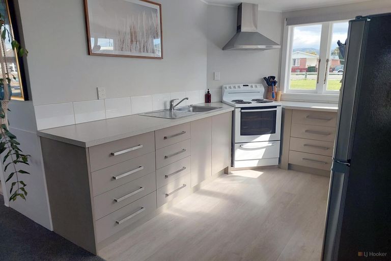 Photo of property in 6 Smith Street, Waimate, 7924