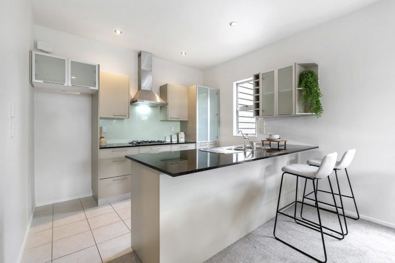 Photo of property in 5/40 Scarlet Oak Drive, Schnapper Rock, Auckland, 0632